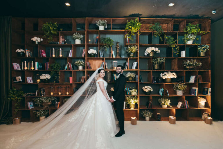 Livros viraram lembrancinhas nesse casamento clássico