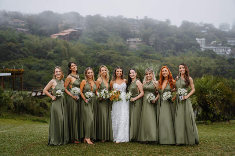 A chuva deixou esse casamento na praia ainda mais especial!