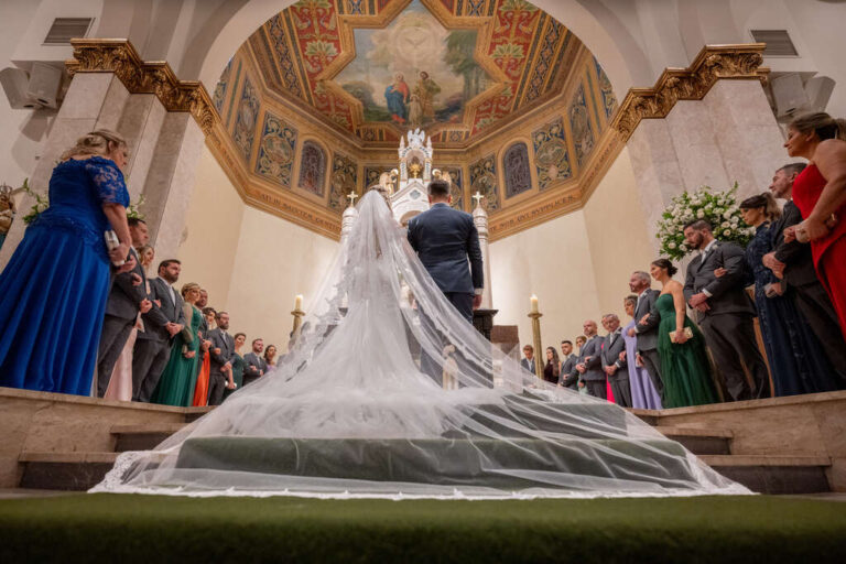 Casamento na Paróquia São José conquista pela elegância