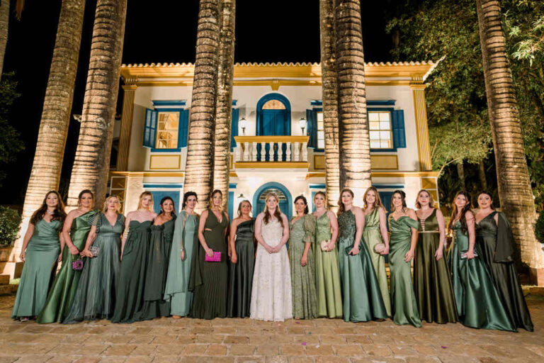 Casamento sofisticado verde e com toque rosa na fazenda