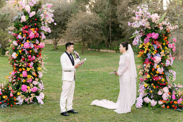 Casamento luxoso dá show de cores na Quinta do Roseiral